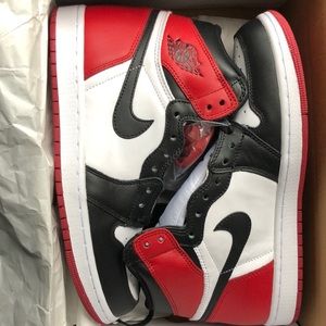Air Jordan 1 black toe